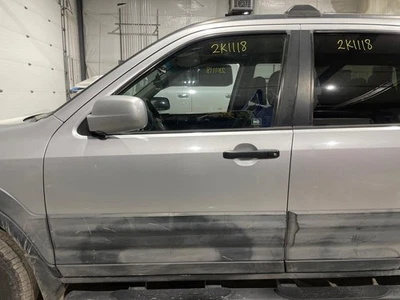 02-06 CRV Front Door Shell (electric) LHSatin Silver Metallic-NH623M Foto 1 de 4