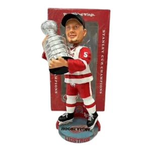 NICKLAS LIDSTROM DETROIT RED WINGS FOCO 10" 2002 STANLEY CUP TROPHY BOBBLEHEAD - Imagen 1 de 3