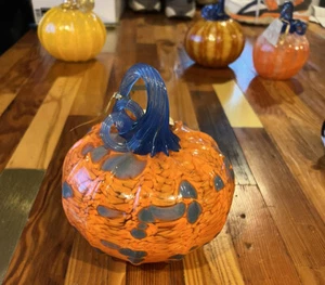 Bobby Bowes hand blown 7 x 6 Orange Blue glass pumpkin - Foto 1 di 8