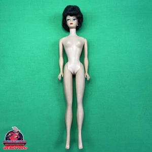 Vintage Barbie 830 Brunette Bubble Cut Barbie Doll DOLL ONLY - Picture 1 of 11