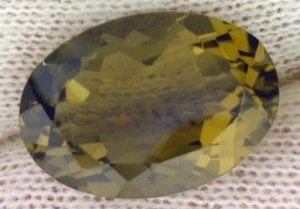 OLIVE QUARTZ RARE 11 x 9 MM OVAL CUT ALL NATURAL OUTSTANDING COLOR - Picture 1 of 1