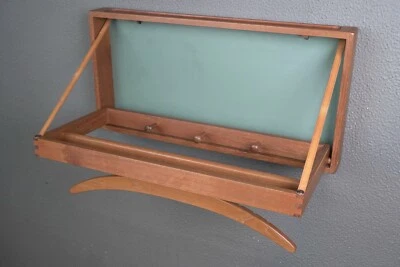 Estante de pared danés moderno Hoff & Ostergaard de mediados de siglo de madera de teca valet Foto 1 de 4