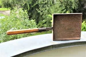 PALETTA DA CAMINO / RACCOGLI CENERE META’ 1900 METALLO e MANICO IN LEGNO DIME - Foto 1 di 7