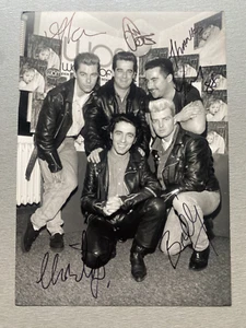 ASLAN signed komplett original signiertes Presse-Foto 12.5x17.5 Autogramm - Picture 1 of 1