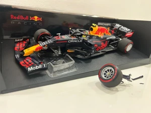 Modellino auto Minichamps 1:18 Red Bull RB16B Perez 2021 - Foto 1 di 11