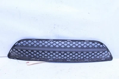 2009-2011 BMW 335i Sedan Lower Center Grille OEM Used - Imagem 1 de 4