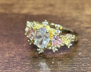 Anillo Circonita Cúbica Transparente y Rosa Estilo Princesa Tono Dorado Talla 7. Nuevo - Imagen 1 de 5