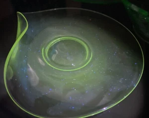 Vintage Art Glass Plate, 10" Diameter, Curved Edge, UV Reactive - Picture 1 of 2