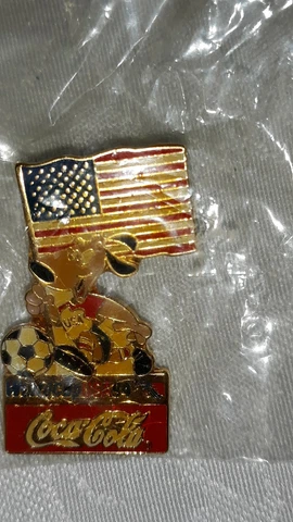 FIFA World Cup USA 94 Coca-Cola Mascot with USA Flag Pin Cover
