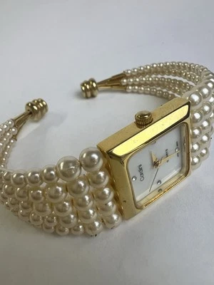 Hermoso brazalete reloj pulsera vintage de perlas múltiples hilos Cardini  Foto 1 de 3