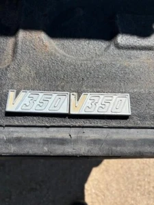 JEEP WAGONEER V350 BUICK 350 EMBLEMS J10 J20 J 2000 KAISER - Picture 1 of 1