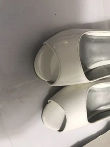 American Eagle, weißer Damen-Partyschuh, kurze Absätze Größe 5, Riemen, vorne offen. " - Bild 1 von 6