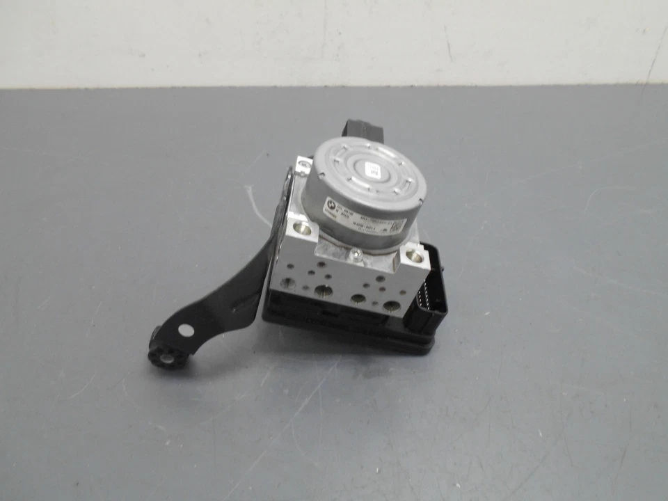 BMW M3 F80 ABS DSC 2015 14 16 17 18 módulo de bomba de freno #6304 J4 Foto 1 de 4