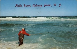 Tarjeta postal Asbury Park, NJ Hello, Surf Fishing 1969 Monmouth County Nueva Jersey - Imagen 1 de 2