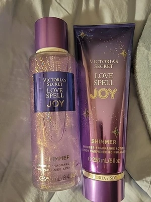 Paquete de 2 brumas corporales y lociones Victoria's Secret Love Spell Joy Shimmer ¡8 oz cada una! Foto 1 de 3