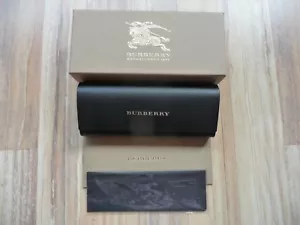 ! NEU ! großes schwarz/ gold Burberry Hartschalen Magnet Brillen Etui /Box/ Tuch - Bild 1 von 5