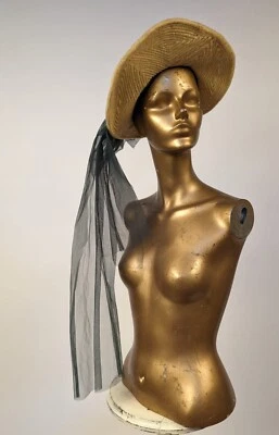 ANTIGUO SOMBRERO DE LANA RUBIO ACOLCHADO GEOMÉTRICO AÑOS 30 CON ADORNOS DE TUL Foto 1 de 4