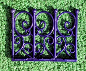 Disney Jr Vampirina Scare B&B Casa Castillo Casa de Muñecas Cerca Riel Repuesto Usado en Excelente Condición - Imagen 1 de 2