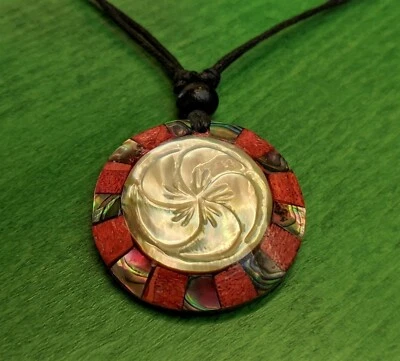 Echte Handarbeit Perlmutt Blume Muschel Koralle Horn Amulett Anhänger Kette neu - Bild 1 von 2