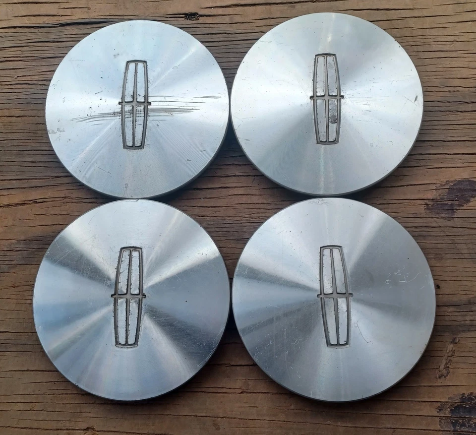 Lincoln Mark VIII, Juego de 4 tapas centrales Town Car, 1993-1996 p/n F3LC 1A096 GA Foto 1 de 3