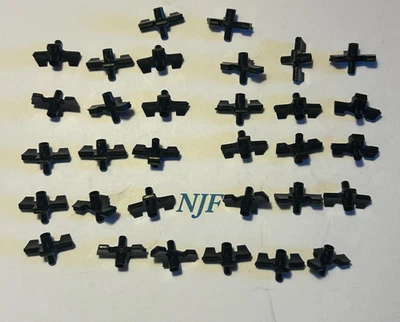 Clips de cuentas genuinos con borde inferior Ford Capri Mk1 9 mm X32 NUEVO DE LOTE ANTIGUO GTXLR RS2600 Foto 1 de 4