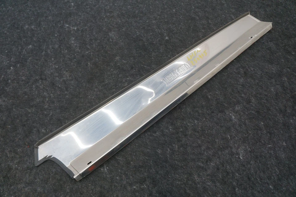 Tampa do painel acabamento da placa de chute do soleira da porta esquerda fabricante de equipamento original 68146600 Ferrari 360 2001 - Imagem 1 de 4