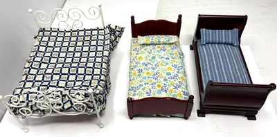 "3" CASA DE BONECAS CAMAS MADEIRA E METAL - Imagem 1 de 4