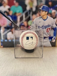 Shohei Ohtani handsignierter Ball, MLB Spielball, Rawlings, Foto und Hülle dabei - Bild 1 von 4