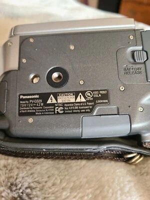 Panasonic PV-GS29 Mini DV Camcorder, FOR PARTS, GOOD SHAPE, WONT TURN ON - Image 1 of 4