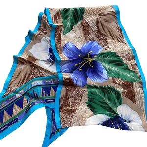 Bufanda de seda vintage Oscar De La Renta extremos puntiagudos corbata flores de la selva azul tostado - Imagen 1 de 10