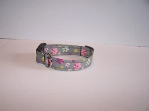 Wet Nose Designs Fun Pinwheel Flowers Dog Collar Floral on Gray Spring Summer - Picture 1 of 7