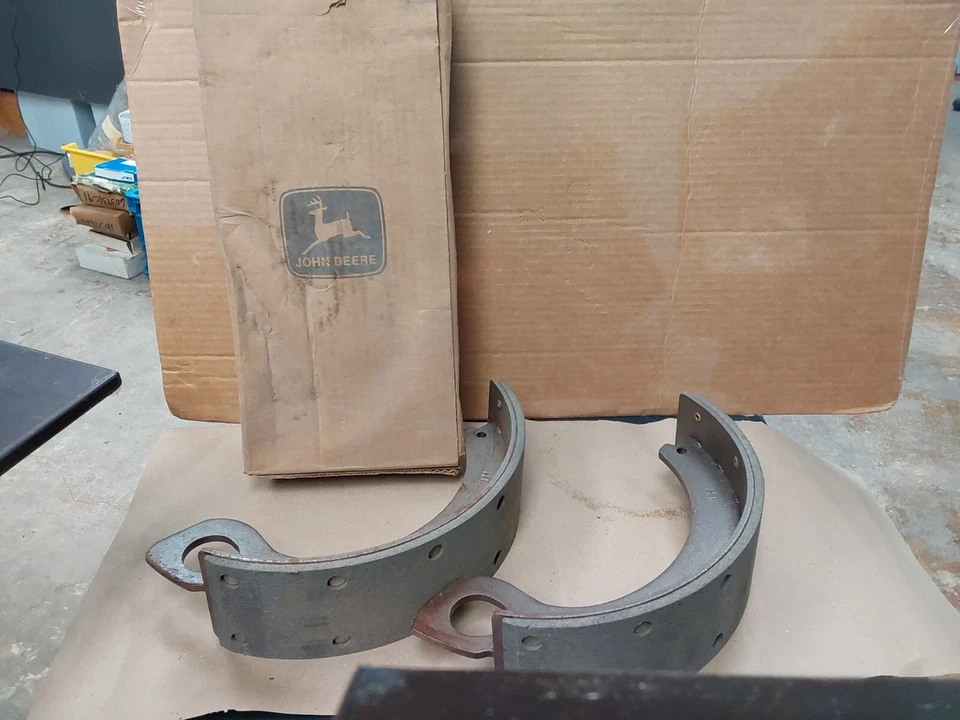 RE56520 NEW BRAKE SHOE FOR JOHN DEERE. FREE SHIPPING! - Image 1 of 4