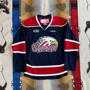 Maglia Hockey Adulto Saginaw Spirit CCM Ufficiale Taglia Media Cucita CHL - Foto 1 di 8