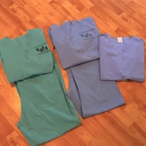 UB SUNY Standard Textile lot 2 size M green & blue medical scrubs tops & pants - Picture 1 of 10