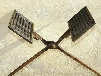 -ANCIEN GAUFRIER FER Forgé XVIII/XIXe MOULE A OUBLIES déco CHEMINEE OUTIL ANCIEN - Photo 1/4