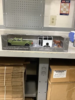 LP85921 John Deere ERTL 1/32 Horse Trailer Set with Pickup 47599 - Image 1 of 2