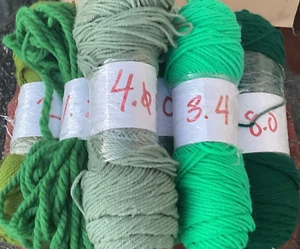 LOT OF YARN WITH NO SLEEVE /DIFFERENT GREENS /TOTALING 23.14 OUNCES - Picture 1 of 15