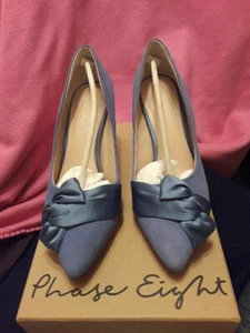 Schöne Phase Eight Gemma Twist Front Pumps. Kornblume. Größe UK4 - Bild 1 von 12