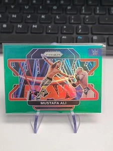 Tarjeta verde Mustafa Ali 2022 WWE Panini Prizm - Imagen 1 de 2