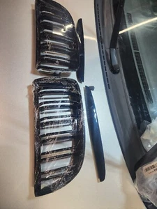 Gloss Carbon Fiber Pattern Print Front Grille Fits 06-08 E90 E91 330i 335i - Picture 1 of 6