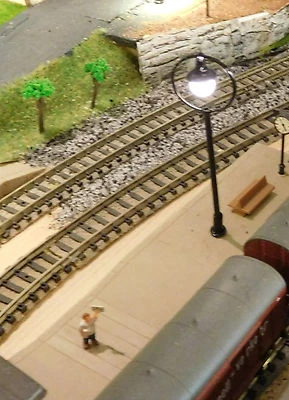 10 schwarze LED Ringlampen Bahnsteiglampen, ca. 65 mm hoch, aus Messing, 12-16 V - Bild 1 von 4