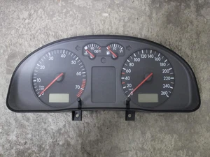 VW Passat 3B Tacho Kombiinstrument 3B0919881F 3B0919881FX Benziner Instrument - Bild 1 von 1