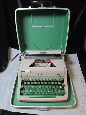 Máquina de escribir manual Royal Quiet Deluxe vintage años 40 llave verde con estuche S# RA3042081 Foto 1 de 4