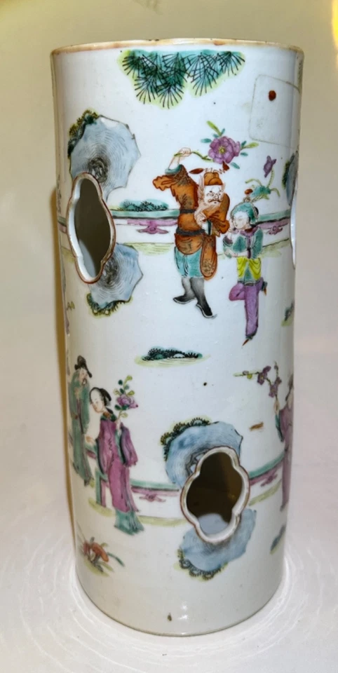 Soportes de sombrero rosa de una familia china, período Daoguang  Foto 1 de 4