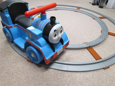 FISHER PRICE THOMAS THE TRAIN POWER WHEELS W/Track + Charger +Battery Working! - Image 1 of 4