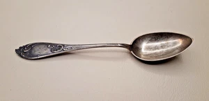 Antigua cuchara de postre de plata con el monograma de la marca A.P. 84-875. 1942. 46 g - Imagen 1 de 14