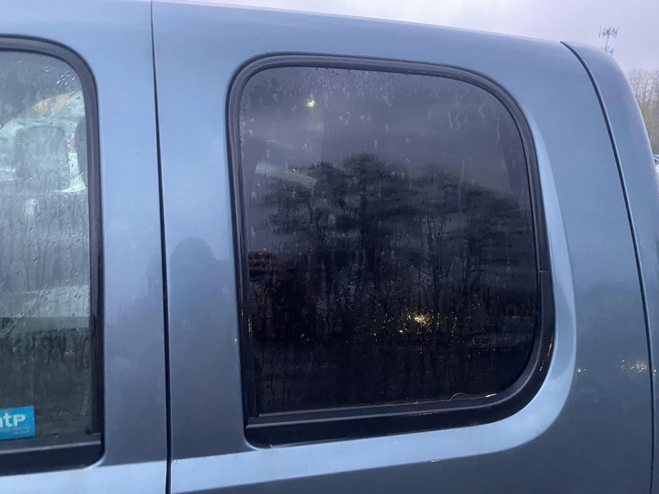 Used Rear Left Door Glass Rear fits: 2007 Chevrolet Silverado 2500 pickup Extend Foto 1 de 4