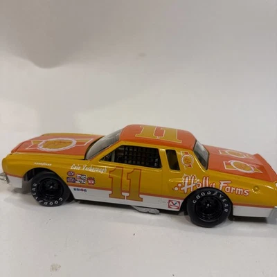 ACTION NASCAR 50 Aniversario Pastel Yarborough #11 1:24 Holly Farms Pollo Foto 1 de 4