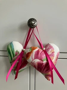 2 x Corazones Colgantes Laura Ashley - Gosford Cerise Hechos a Mano - Imagen 1 de 3