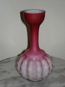 Mother of Pearl satin Ruby Die-away Diamond Quilt Melon Shaped Hyacinth Vase - Picture 1 of 1